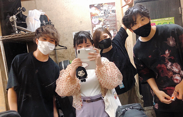 The 自由
